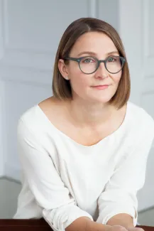 Eleanor headshot